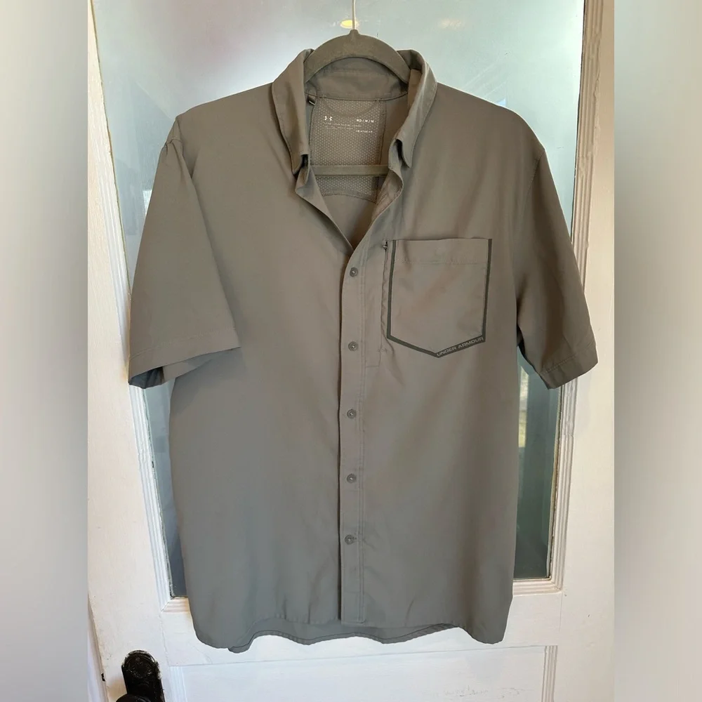 Men’s Under Armour Polo Heat Gear Button Up - Picture 1 of 3